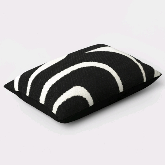 Threshold NWT Linework Jacquard Lumbar Pillow in Black/Cream - Picture 3 of 6